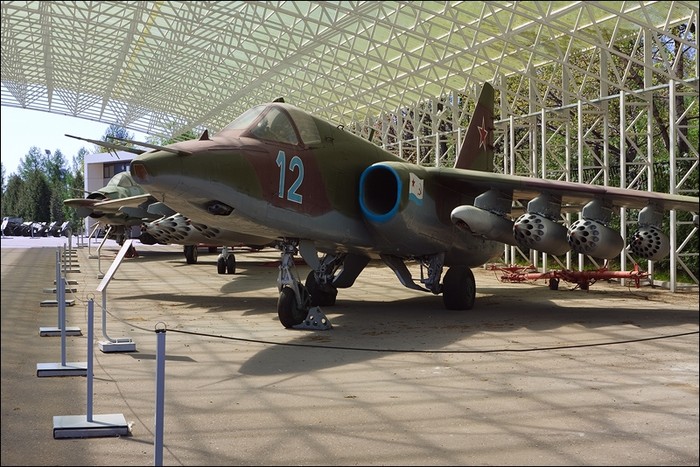 Máy bay tấn công Su-25